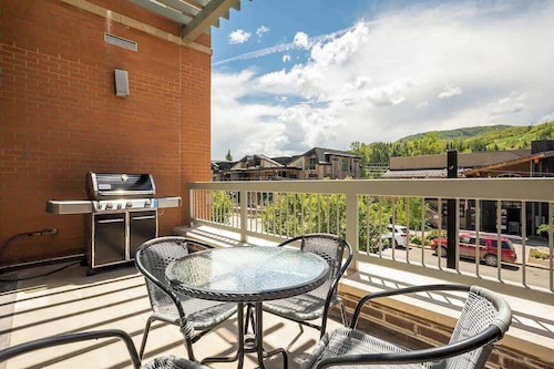 Sprawling Condo | Central Downtown | Free Shuttle