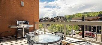 Sprawling Condo | Central Downtown | Free Shuttle
