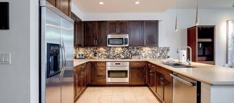 Sprawling Condo | Central Downtown | Free Shuttle