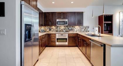 Sprawling Condo | Central Downtown | Free Shuttle