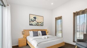 3 bedrooms, iron/ironing board, WiFi, bed sheets