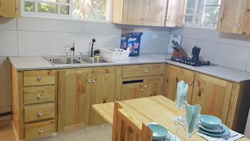 Biệt thự cơ bản, không hút thuốc, quang cảnh sân vườn | Bếp riêng | Tủ lạnh, sản phẩm vệ sinh thân thiện với môi trường