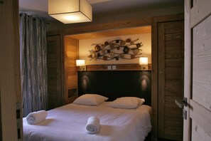 1 bedroom, free WiFi, bed sheets - Wifi, 300m from resort center, fitness, swimming pool, sauna, hammam, balcony, tv, ski locker, 40m² (Val Thorens)
