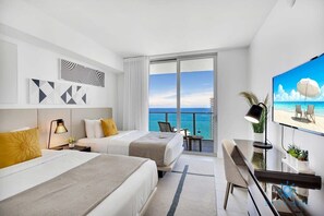 2 habitaciones, escritorio y tabla de planchar con plancha 