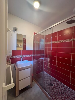 Shower, toilet paper