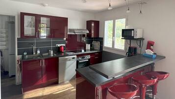 Køleskab, mikrobølgeovn, ovn, kogeplade