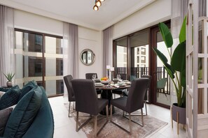 Dining room - Maison Privee - Alluring Modern Apt in Dubai Creek Beach (Dubai)