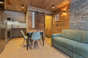 Interior - 200m from resort center, 4th floor, swimming pool, balcony, tv, ski locker, 50m², Les Orres (Les Orres)