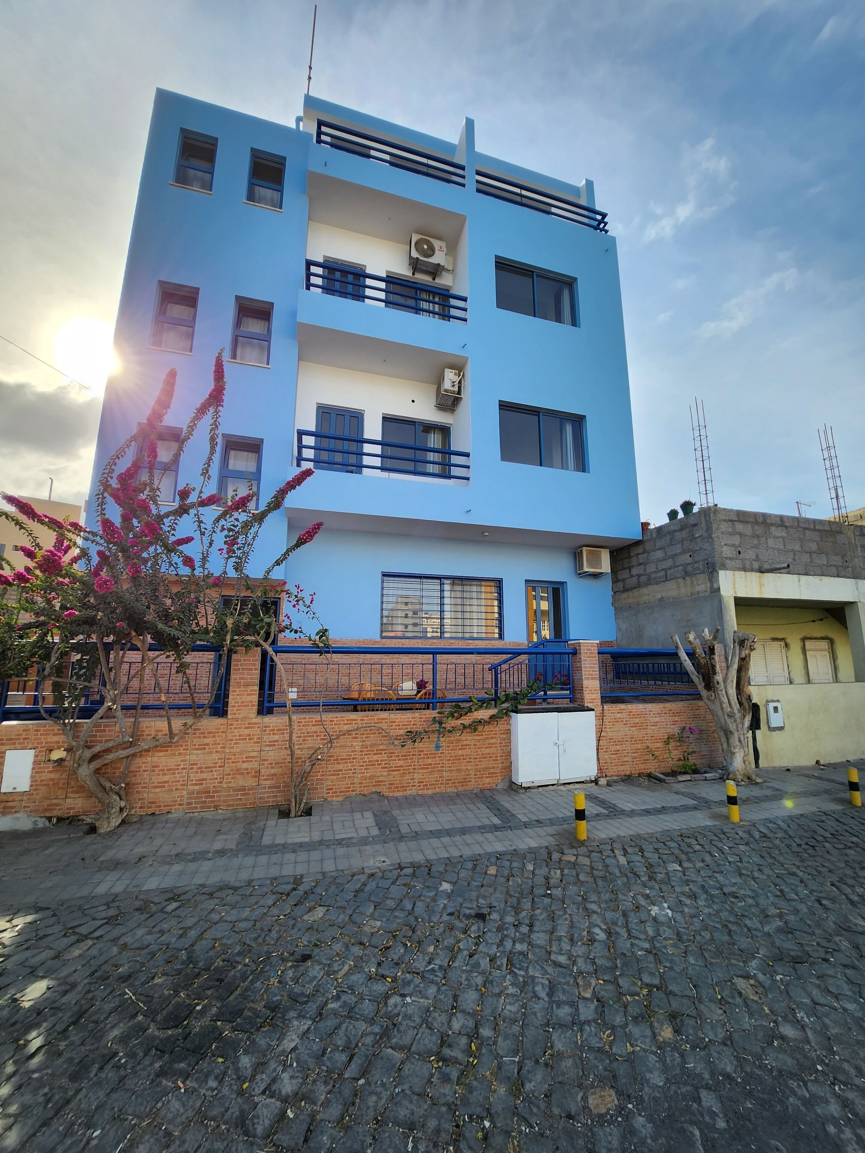 住宿正面 (夜晚)