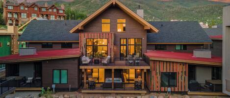 المنشأة من الخارج