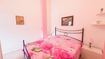 2 Schlafzimmer, Bügeleisen/Bügelbrett, Bettwäsche
