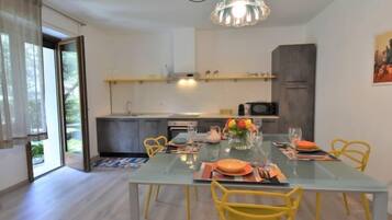 Réfrigérateur, micro-ondes, four, lave-vaisselle