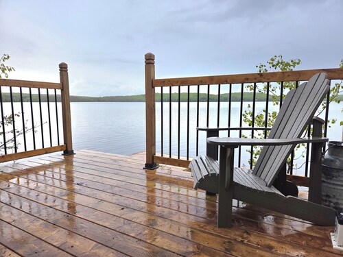 On the waters edge of Lake Cecebe Tranquility above Muskoka at Rockwynn Cottages