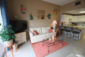 Condo | Living area - 614 El Matador Condo (Fort Walton Beach)