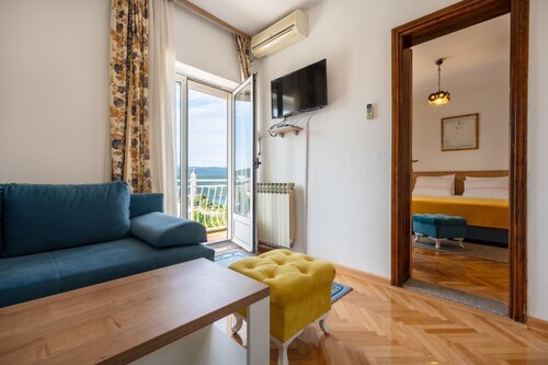 Apartments and rooms Lotus / II Apartment