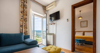 Apartments and rooms Lotus / II Apartment