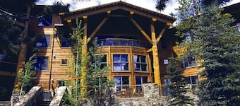 Save 50% - Luxurious 3 Bedroom Condo at The Teton Club, right in Teton Village