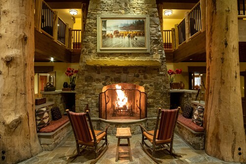 Save 50% - Luxurious 3 Bedroom Condo at The Teton Club, right in Teton Village