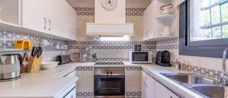 Fridge, microwave, toaster, cookware/dishes/utensils