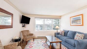 Condo, 1 Bedroom | Living area