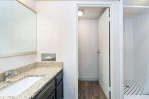 Condo, 1 Bedroom | Bathroom | Towels, shampoo