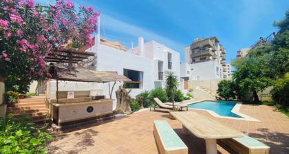 Rustic Urban Villa with private pool - 400 m away from Sandy beach