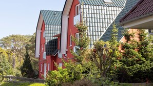 A red building with a green roof and multiple windows. - Sonnenküste by Interhome (Trassenheide)