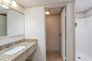 Habitació, 1 dormitori | Bany | Tovalloles i xampú 