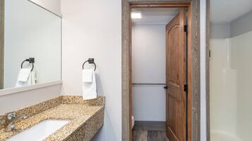 Condo, 1 Bedroom | Bathroom | Towels, shampoo