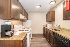 Condo, 1 Bedroom | Private kitchen