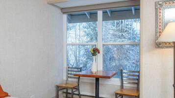 Room, 1 Bedroom | 1 bedroom, free WiFi