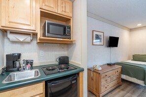 Room, 1 Bedroom | 1 bedroom, free WiFi