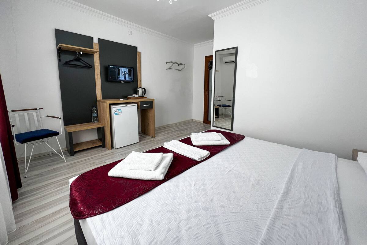 Standard Room | WiFi (free), bed sheets