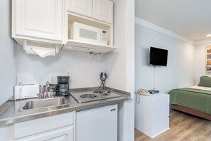 Room, 1 Bedroom | 1 bedroom, free WiFi