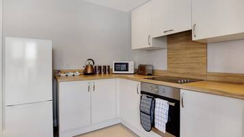 Microwave, oven, cookware/dishes/utensils, spices