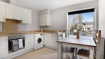 Microwave, oven, cookware/dishes/utensils, spices