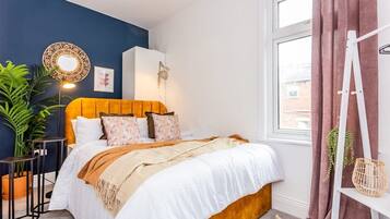 2 bedrooms, internet, bed sheets