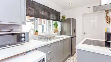 Fridge, microwave, oven, cookware/dishes/utensils