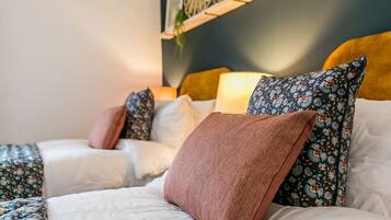 2 bedrooms, internet, bed sheets