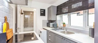 Stylish Boho Home - 10 Min Walk to Town Centre