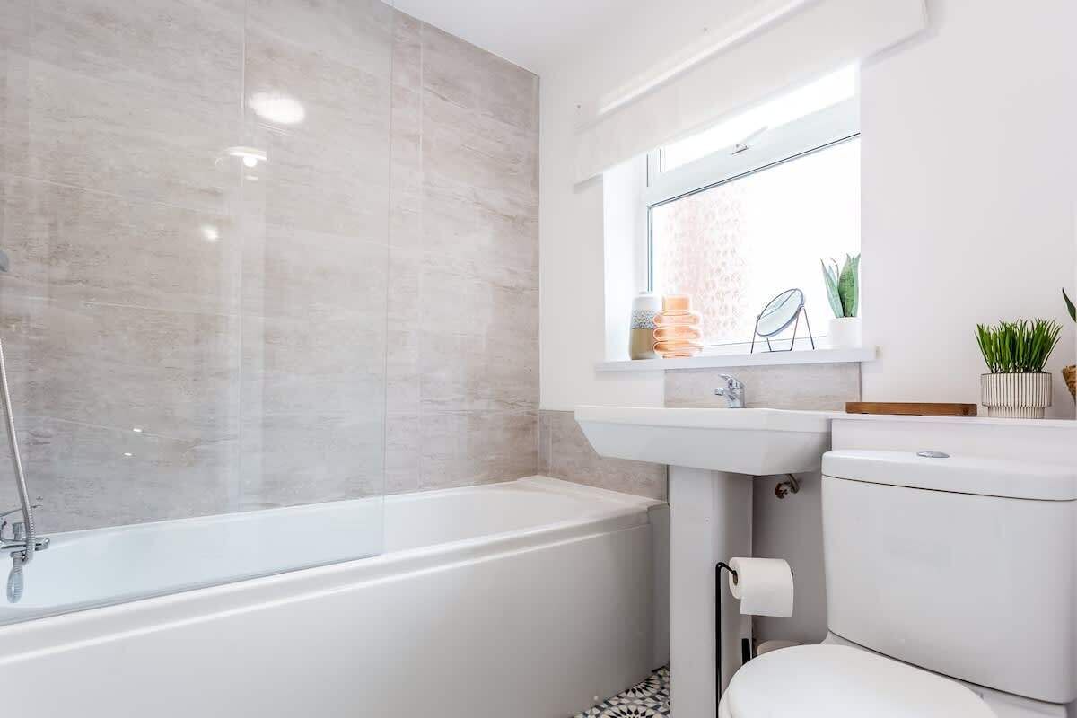 Bathtub, hair dryer, shampoo
