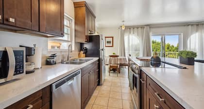 Charming Retreat On West Quince Street 2 Bedroom Condo by RedAwning