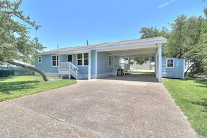House, 2 Bedrooms | Exterior