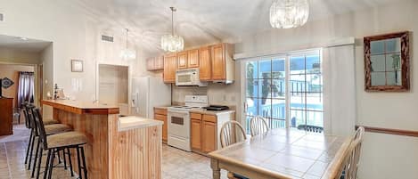 House, 2 Bedrooms | Private kitchen | Fridge, oven, stovetop, coffee/tea maker