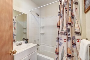 Casa, 2 habitaciones | Baño | Toallas 