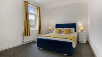 2 bedrooms, internet, bed sheets