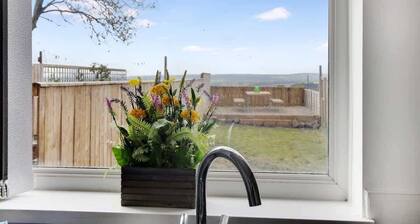 Two Bedroom Family Home with Garden Field View