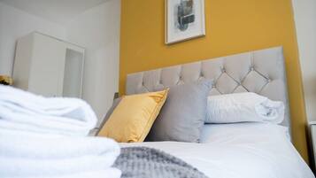 2 bedrooms, internet, bed sheets