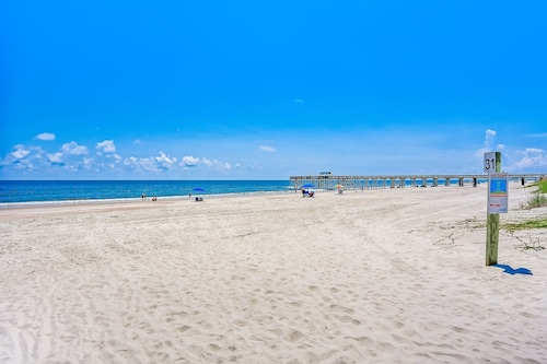 8 Sea Castles 3 Bedroom Condo by RedAwning