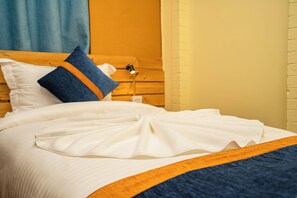 Down duvets, pillow-top beds, individually decorated - Kwabahal Boutique hostel (Kathmandu)